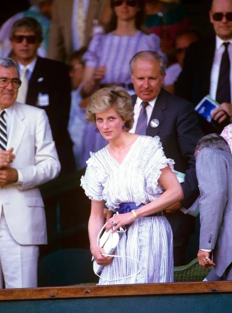 更应效仿他 更应效仿他